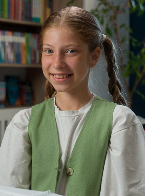 BrightWayKids-EyeTracking-Smiling-Student-533x741